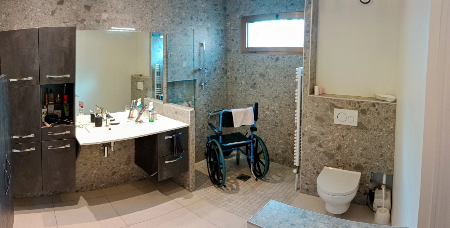 Salle de bain accessibilité fauteuil pour PMR